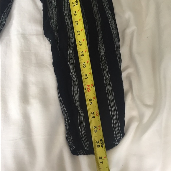 Loose fit American Eagle black and white pants - Picture 4 of 4